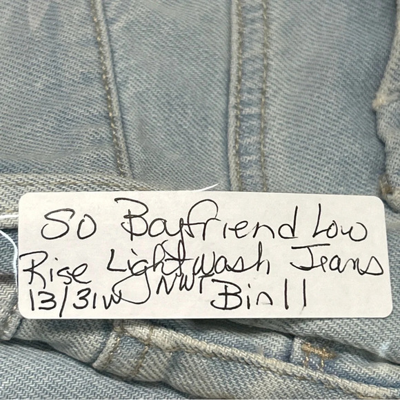 Juniors 13/31W SO Low Rise Boyfriend Jeans Relaxed Hip Thigh Straight Leg Light - Picture 14 of 14